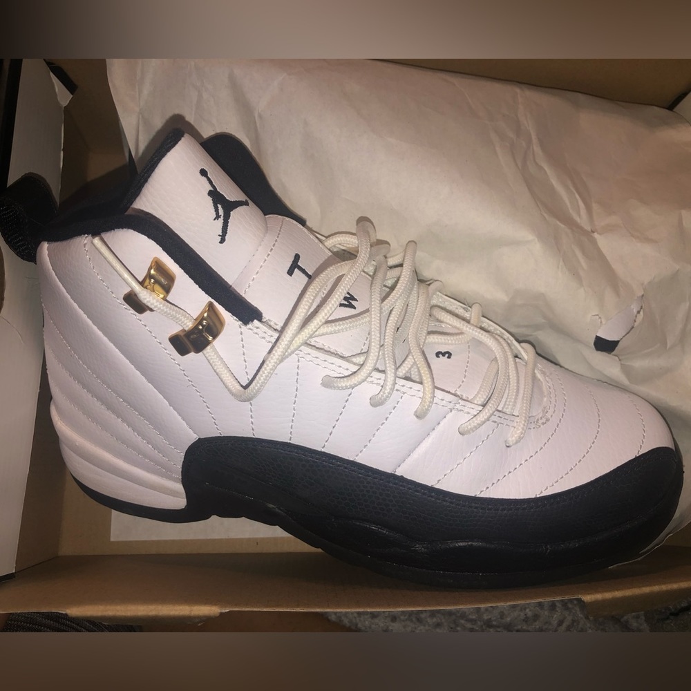 Jordan 12 Taxi size 6Y
